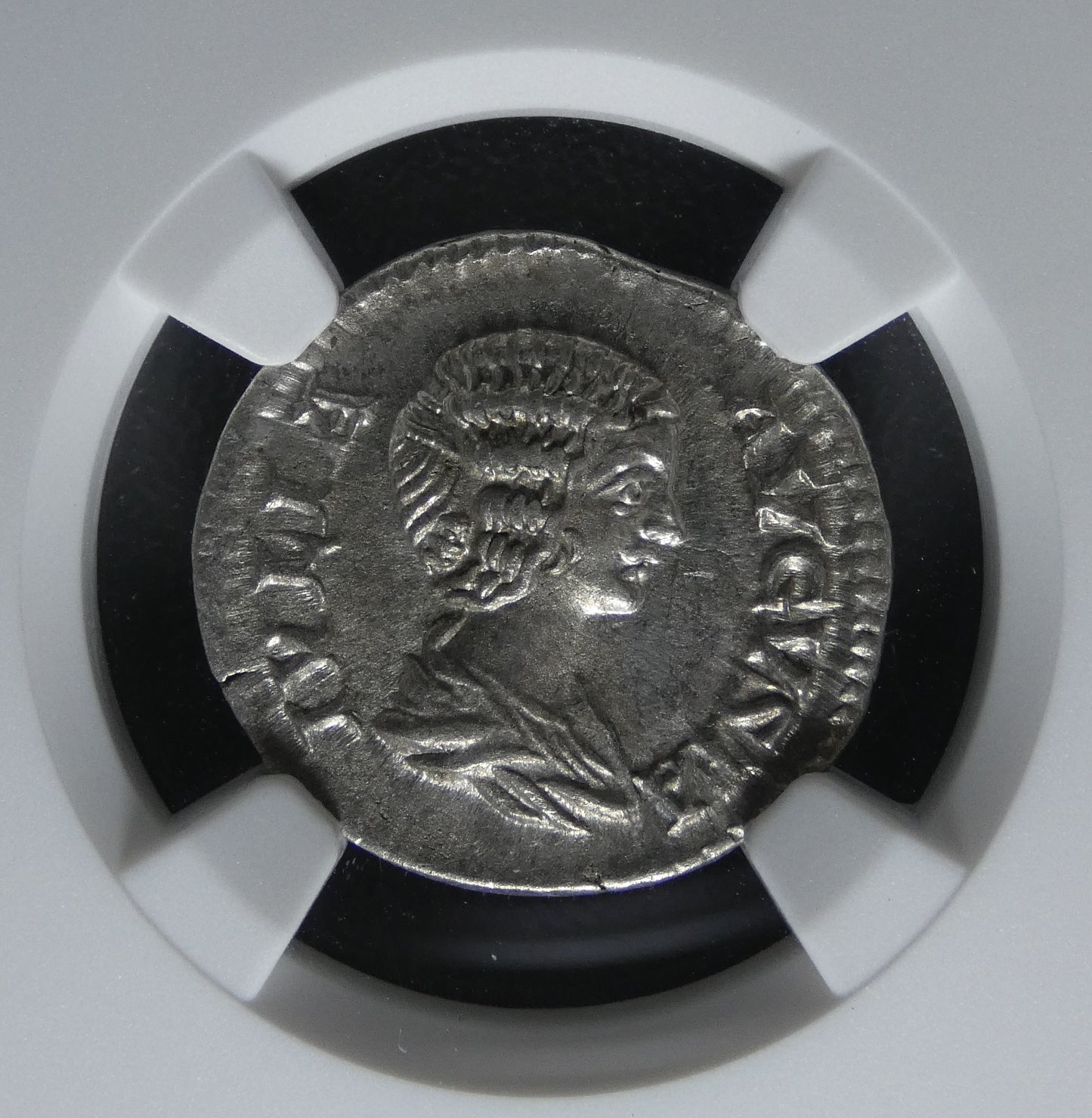 JULIA DOMNA - Denier "Pietas Augg" NGC XF