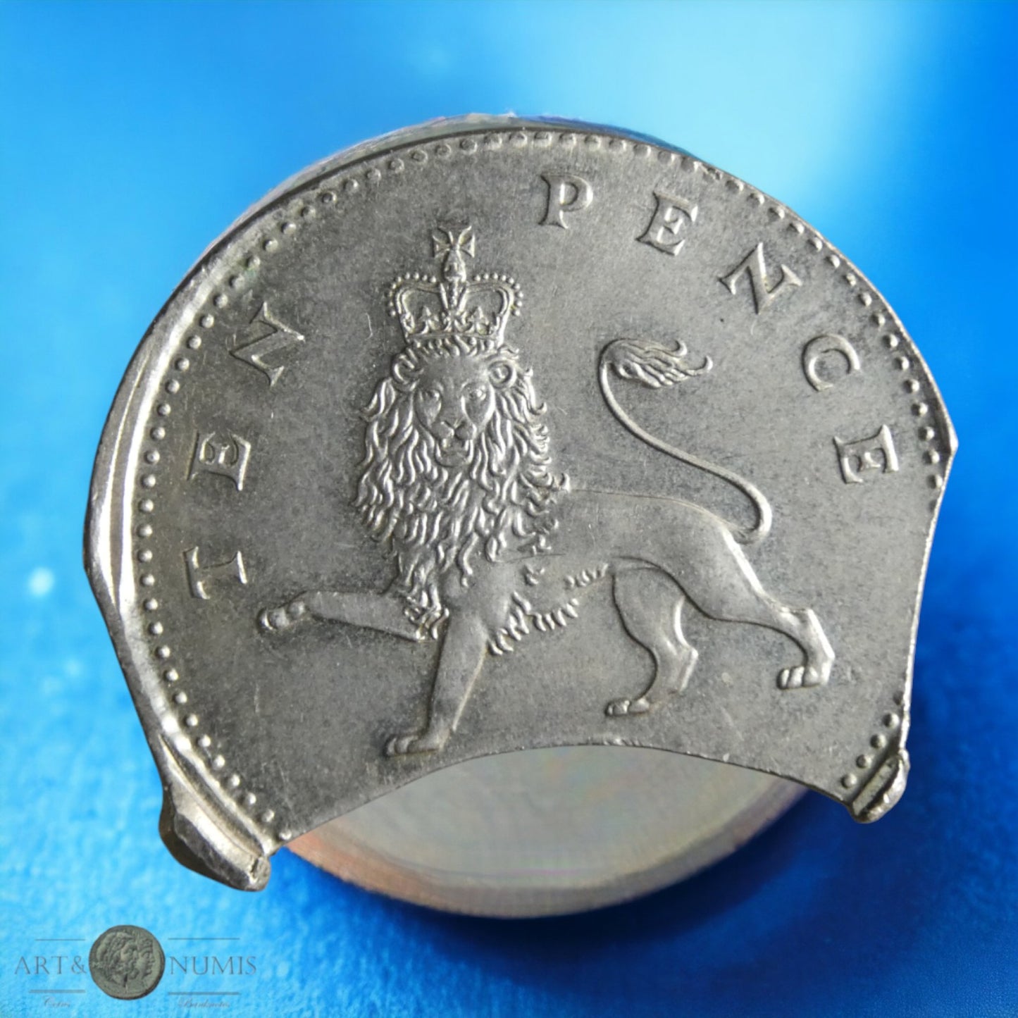 ROYAUME UNI - 10 Pence Elizabeth II, Mint Error, large curved clip